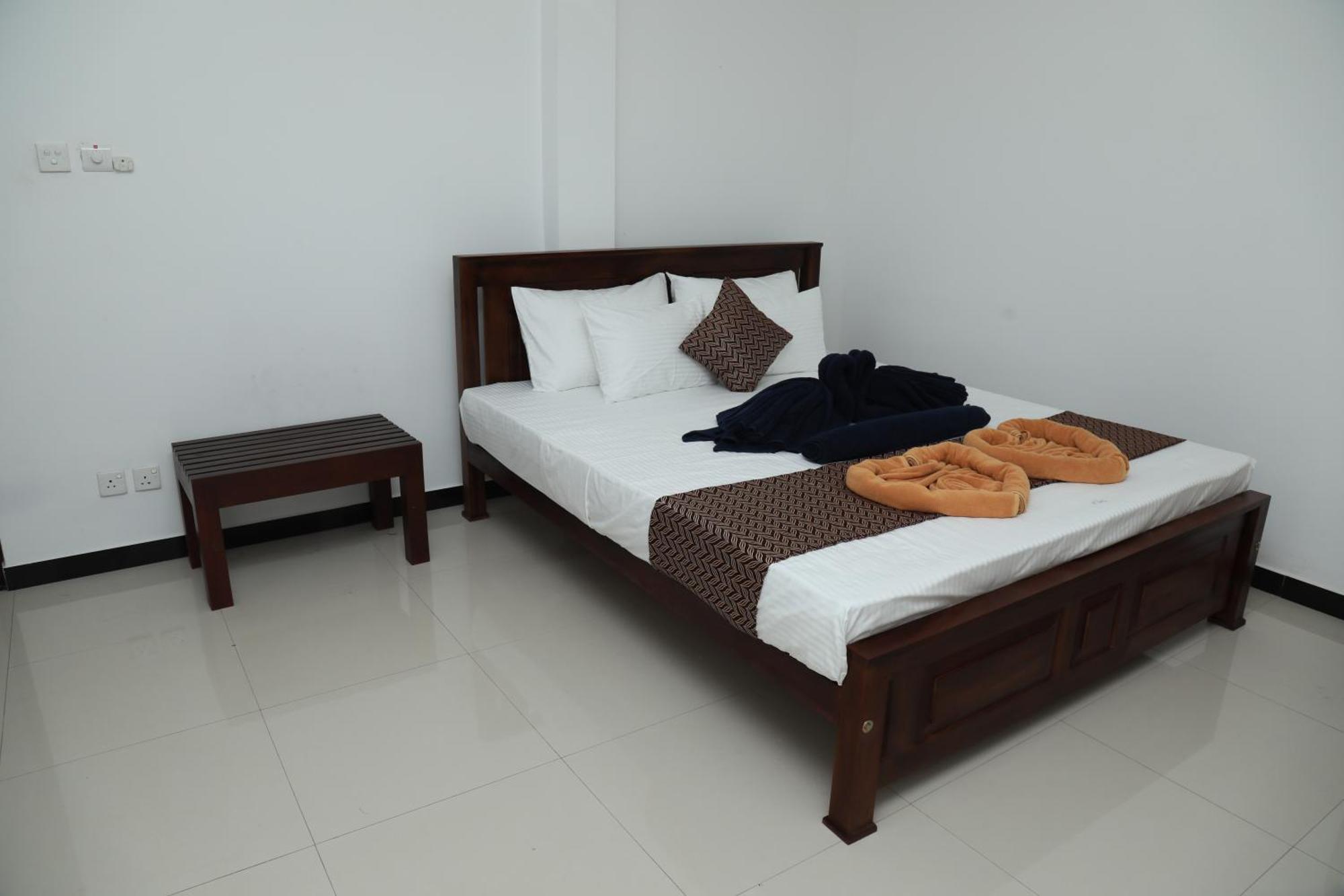 Crystal Wave Holiday Resort Polhena Matara Bagian luar foto