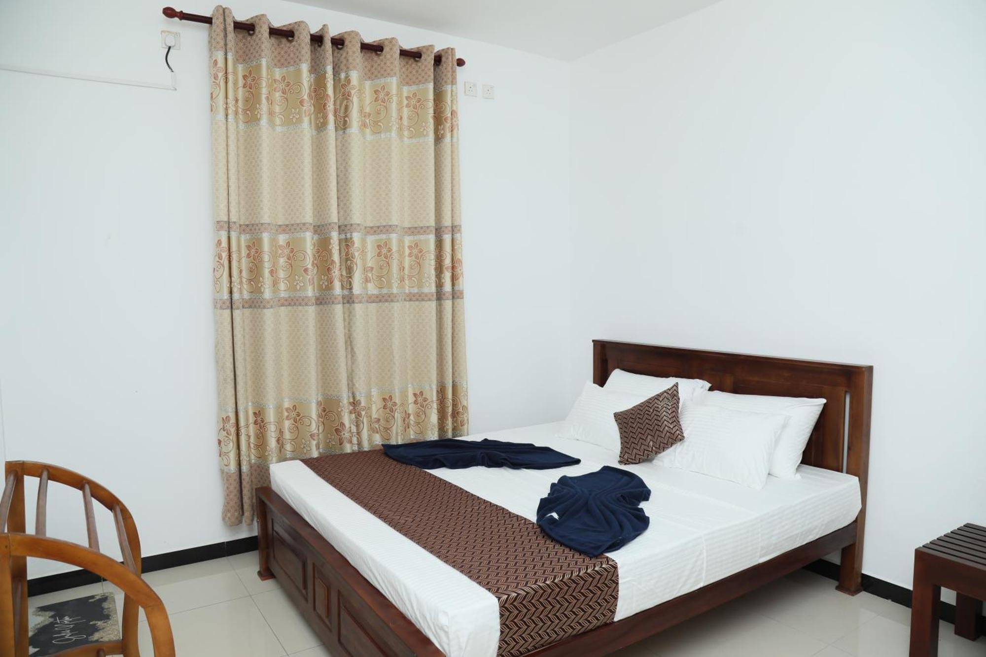 Crystal Wave Holiday Resort Polhena Matara Bagian luar foto