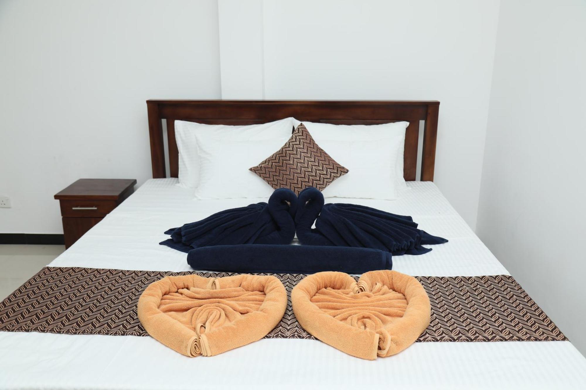 Crystal Wave Holiday Resort Polhena Matara Bagian luar foto
