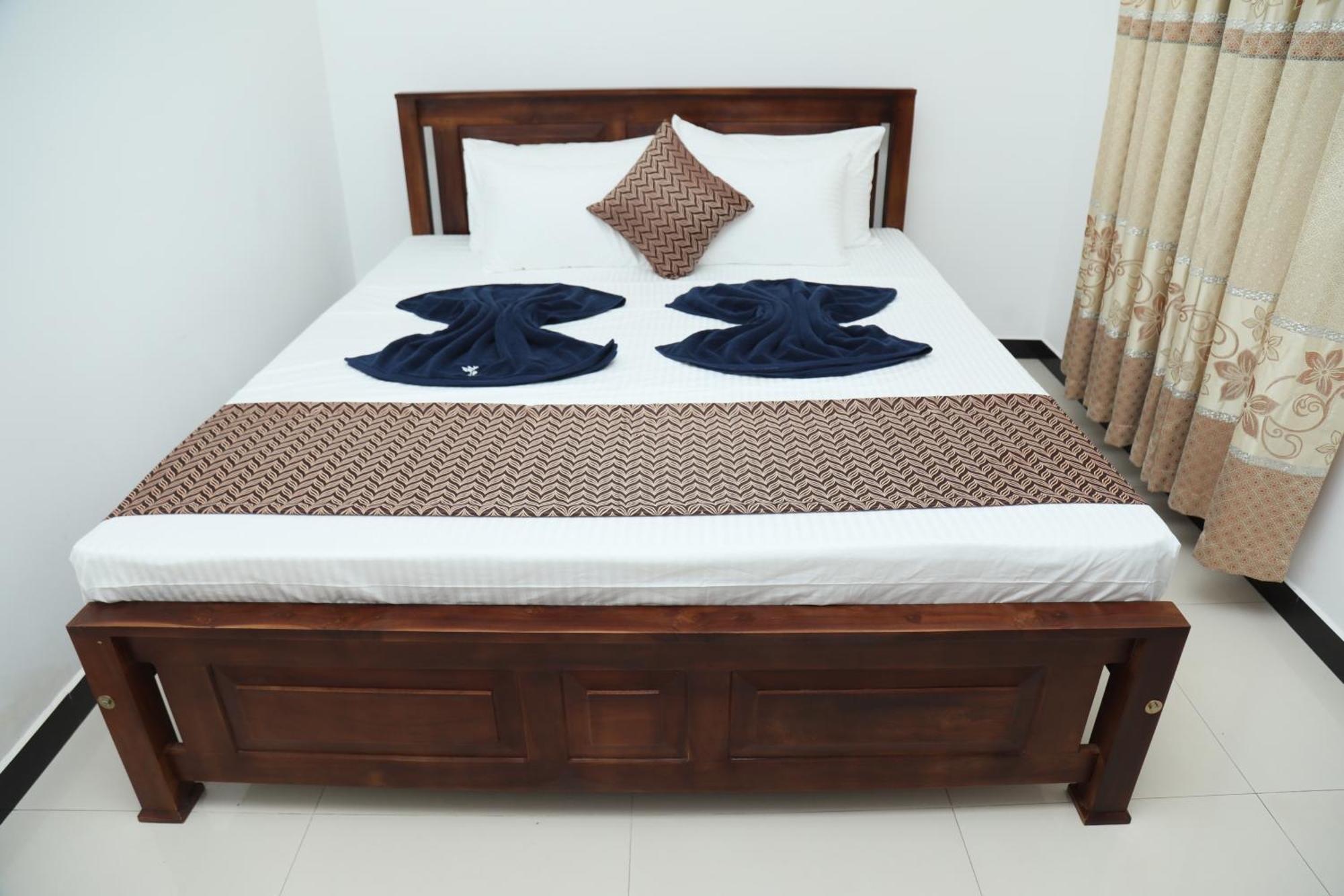 Crystal Wave Holiday Resort Polhena Matara Bagian luar foto