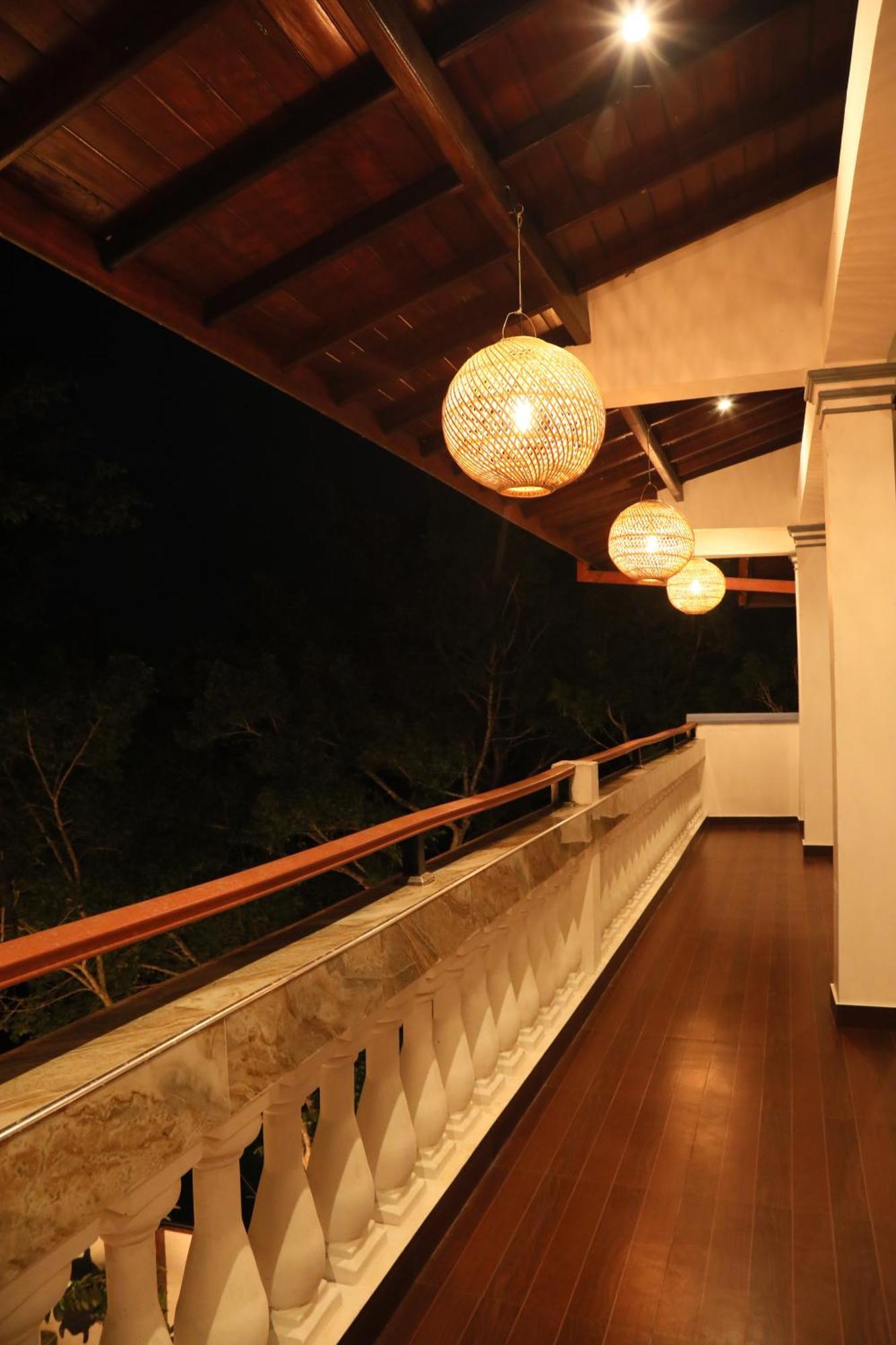 Crystal Wave Holiday Resort Polhena Matara Bagian luar foto