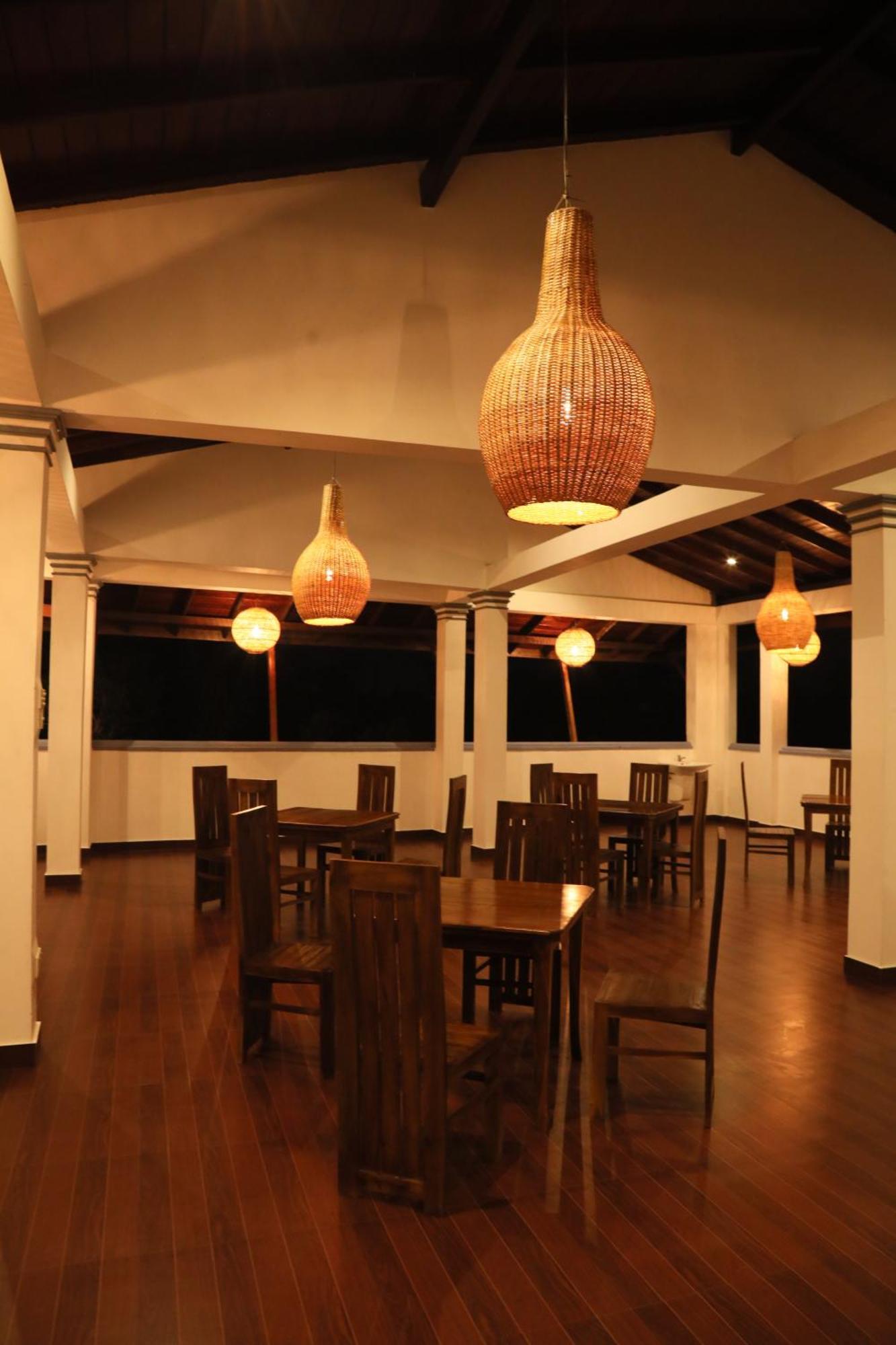 Crystal Wave Holiday Resort Polhena Matara Bagian luar foto