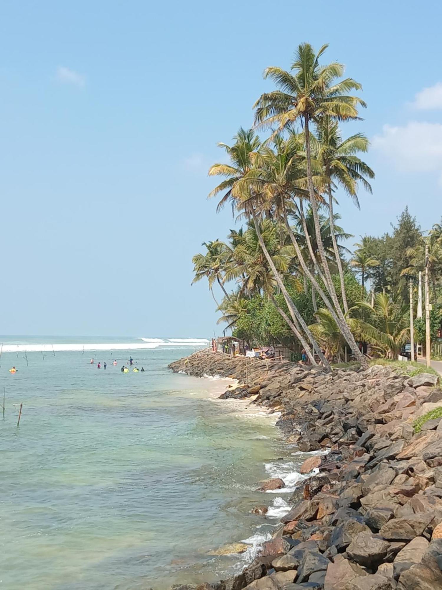 Crystal Wave Holiday Resort Polhena Matara Bagian luar foto