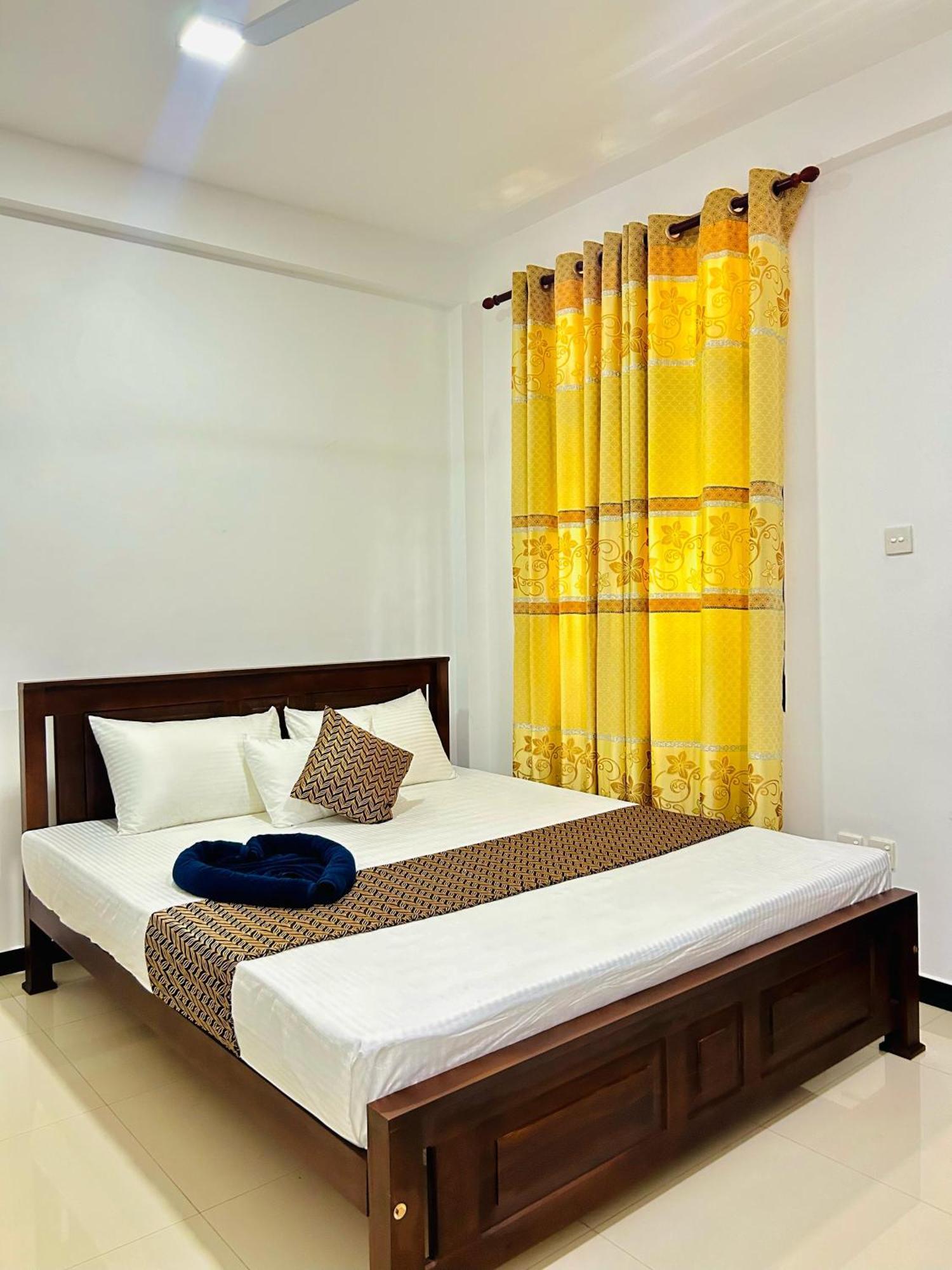 Crystal Wave Holiday Resort Polhena Matara Bagian luar foto