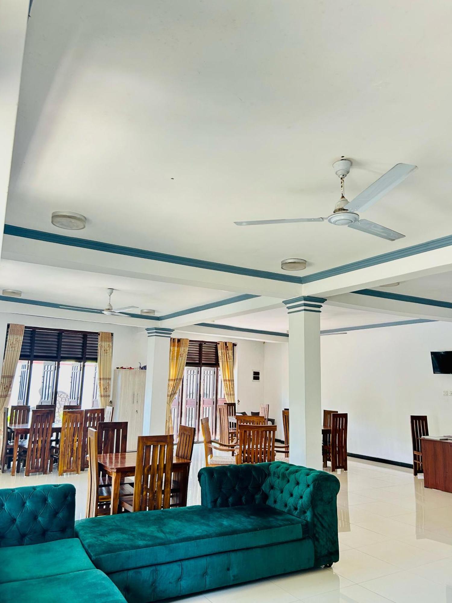 Crystal Wave Holiday Resort Polhena Matara Bagian luar foto