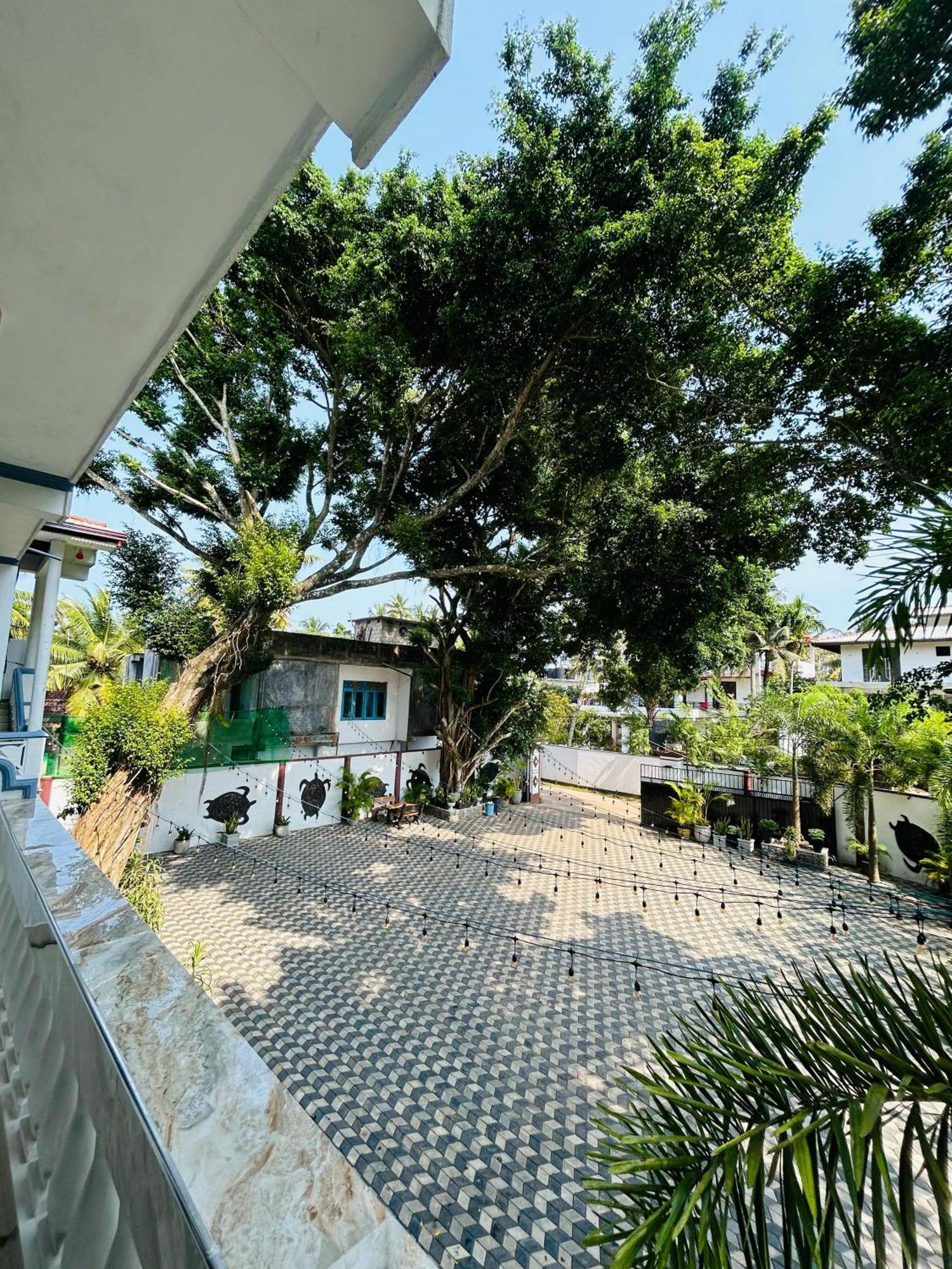 Crystal Wave Holiday Resort Polhena Matara Bagian luar foto