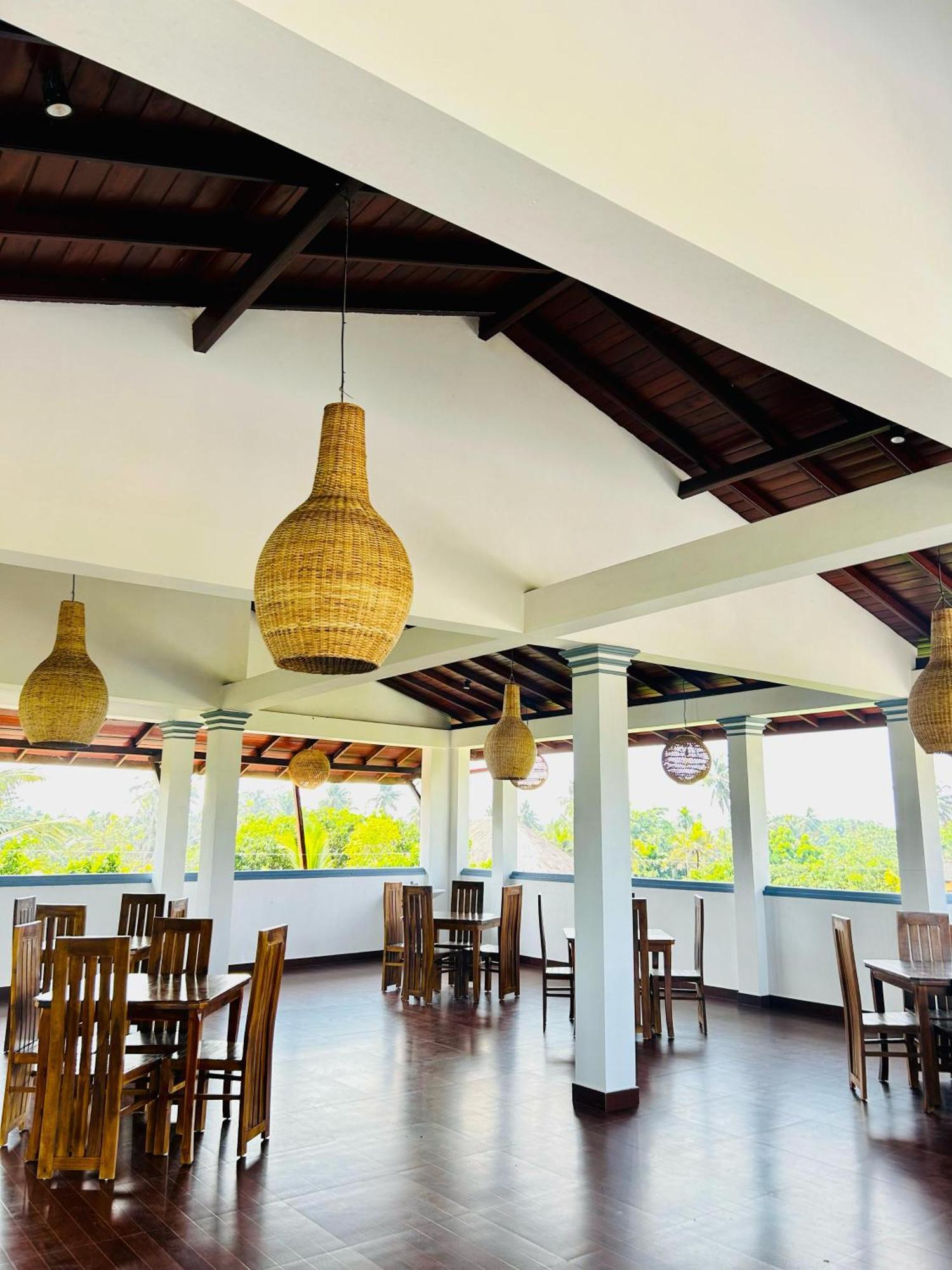 Crystal Wave Holiday Resort Polhena Matara Bagian luar foto